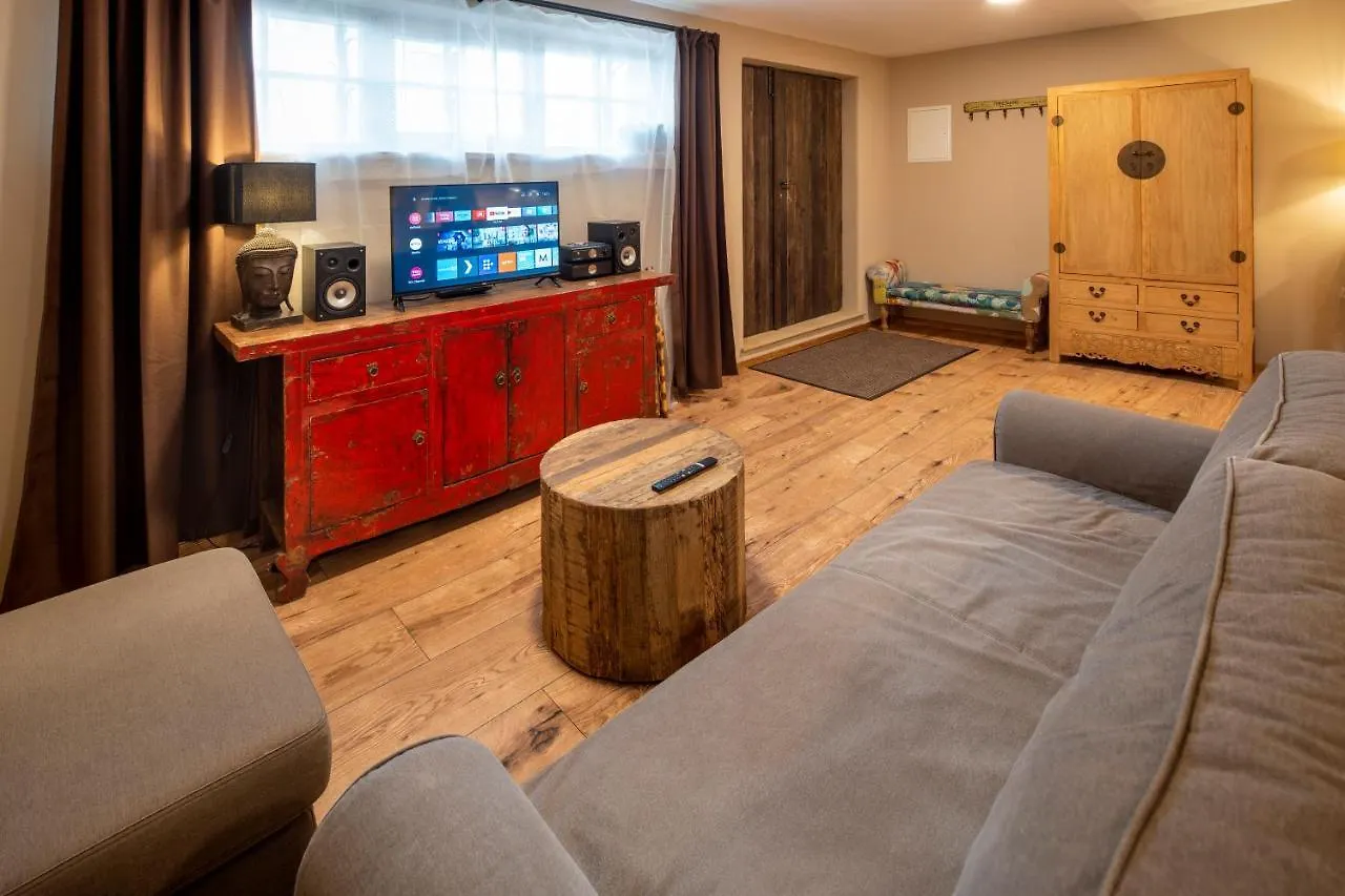 Prague West - Studio Chyne Terrace Apartment